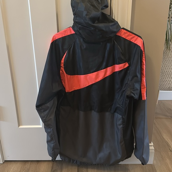 Men’s Nike Liverpool Jacket size Medium.  Item is in great condition! - Picture 2 of 6